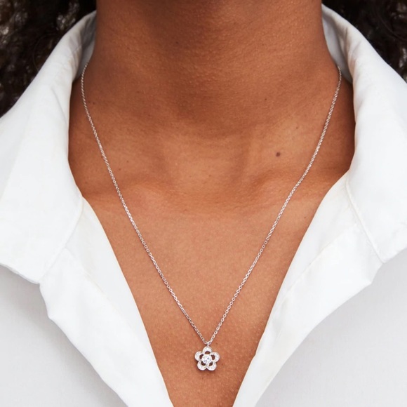 KATE SPADE • Silver Stencil Scalloped Necklace - Picture 2 of 6